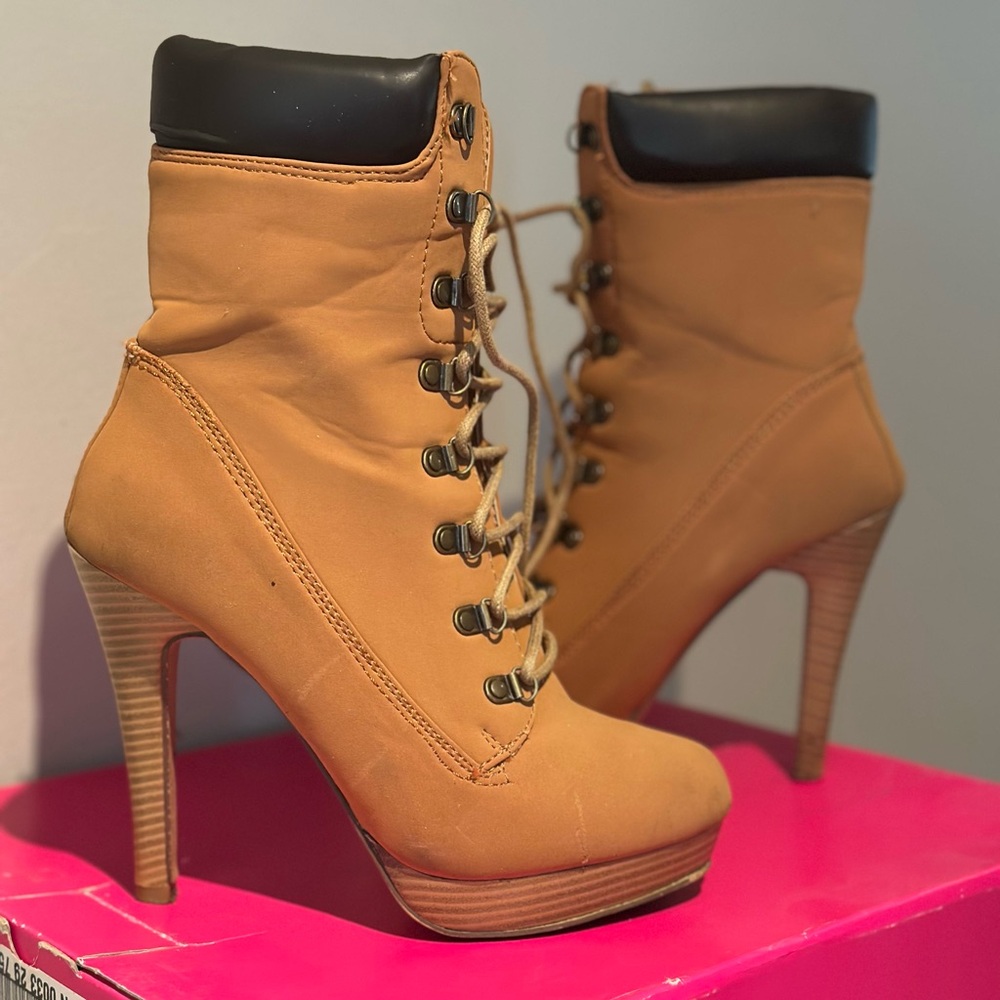 Shoe Dazzle Camel Lace-Up Heeled Boots